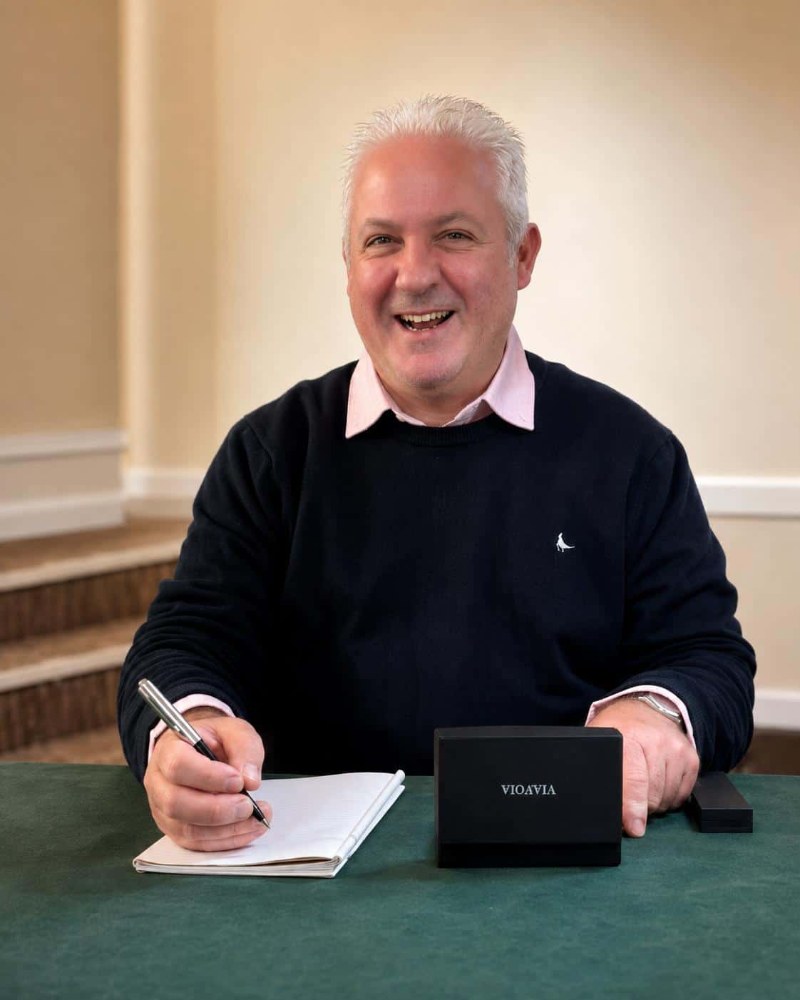 Ricci, watch and jewellery expert, writing up a valuation