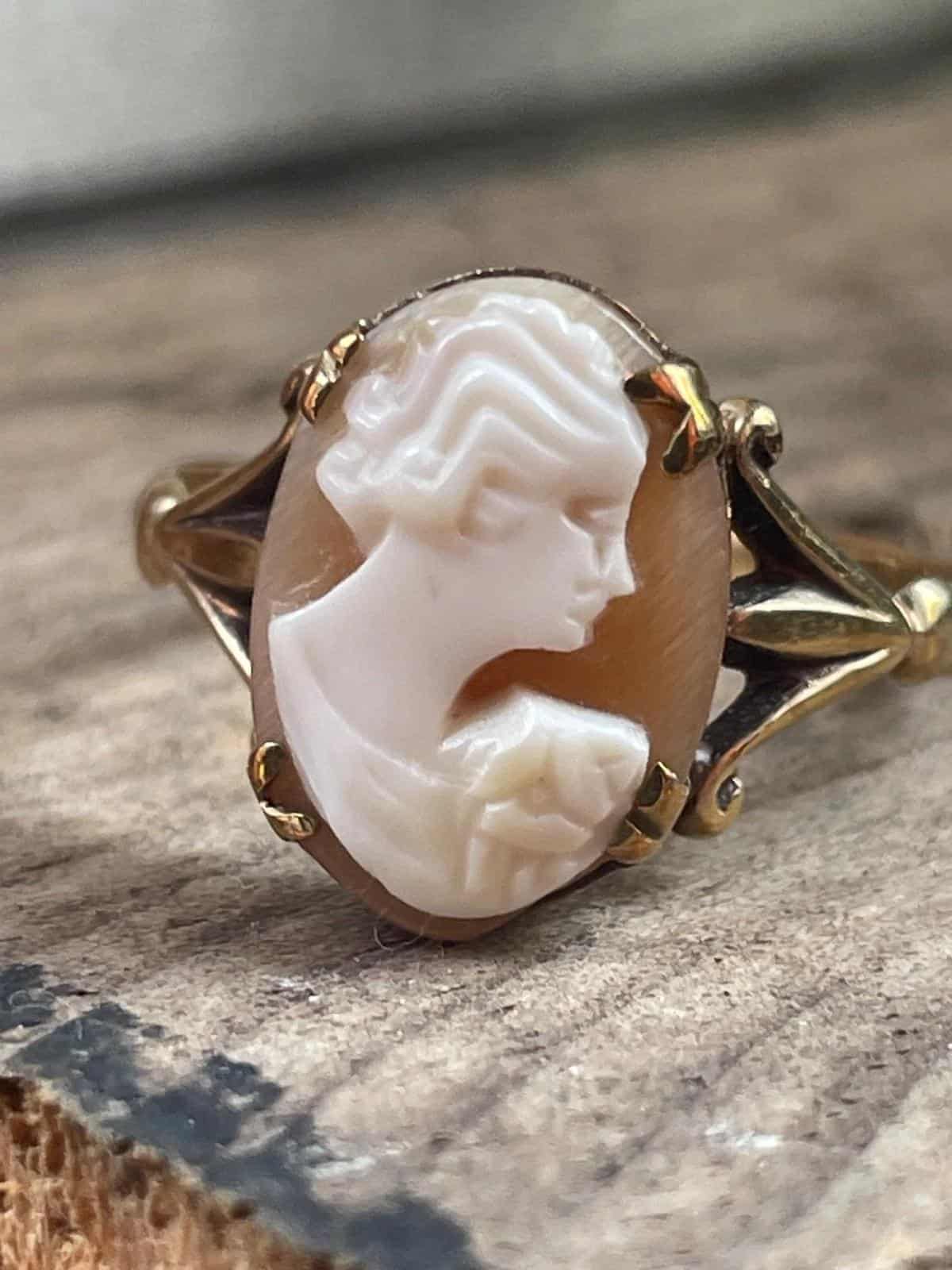 9ct gold cameo ring